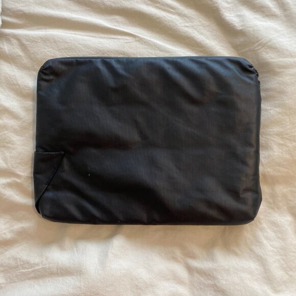 Built City Collection Laptop Sleeve for 13-inch Laptop Black - Picture 10 of 10